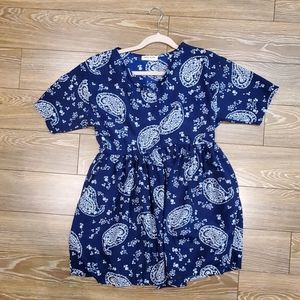 Flowly short sleeve tunic with paisley pattern.